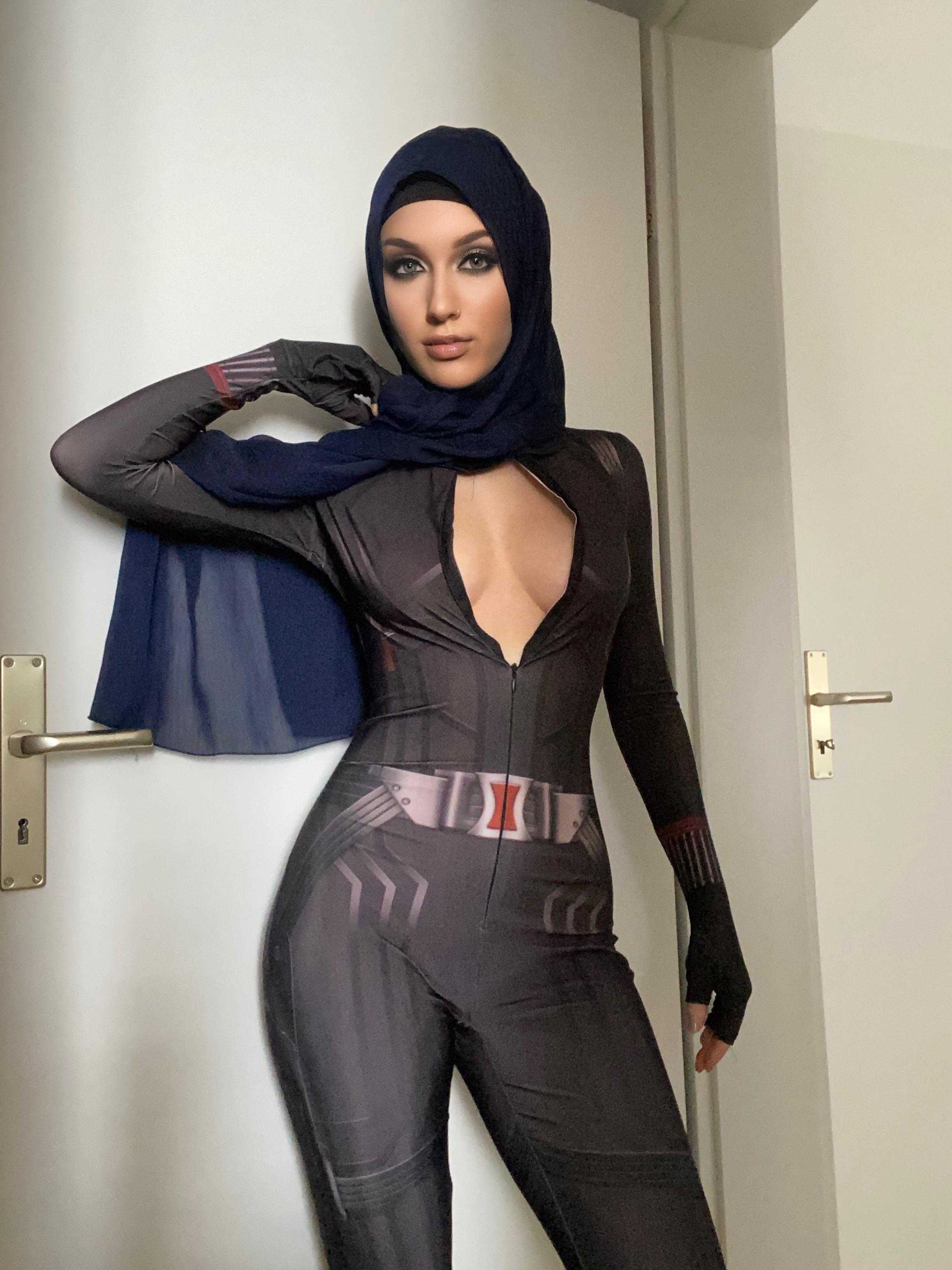 Beautiful Arab Hijabi Fareeha