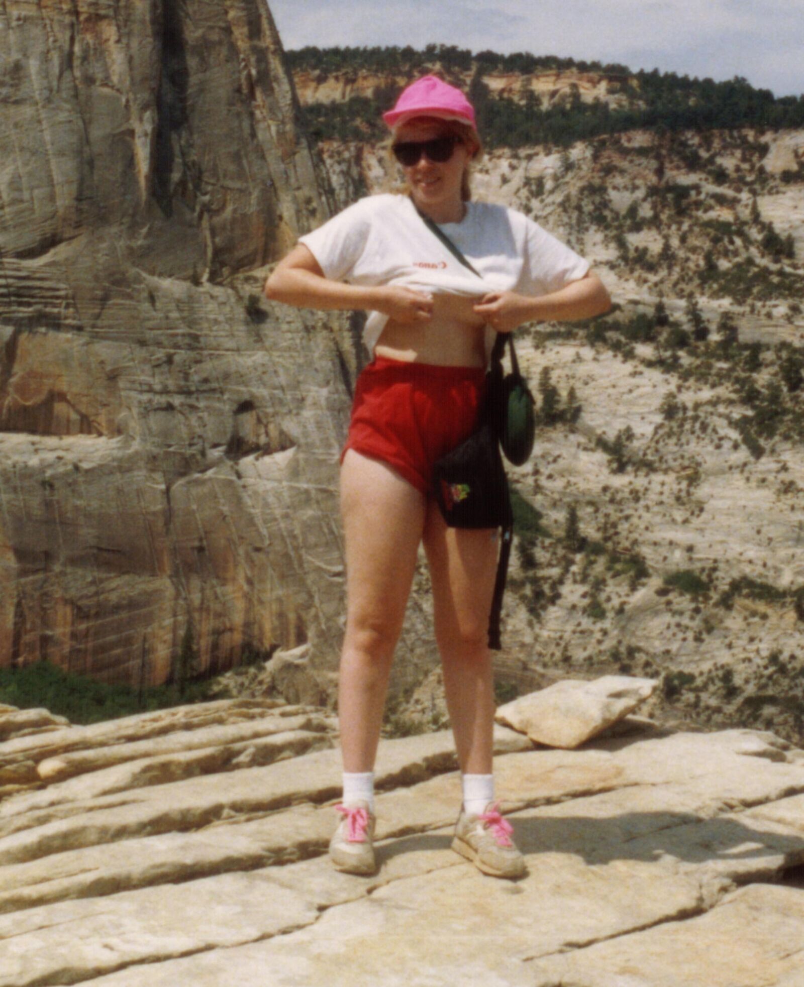 Kentrina se desnuda en el Parque Nacional Zion Angels Landing