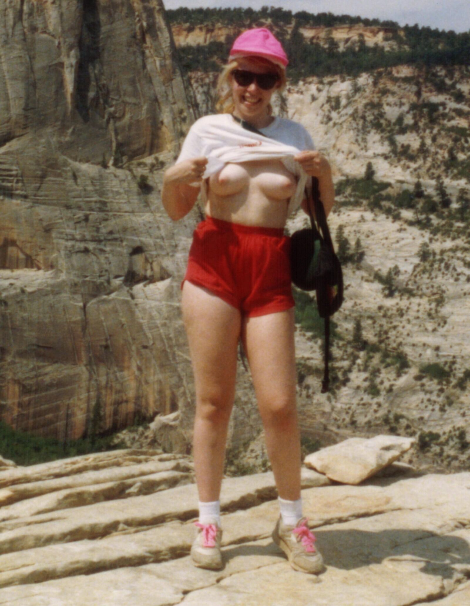 Kentrina se desnuda en el Parque Nacional Zion Angels Landing