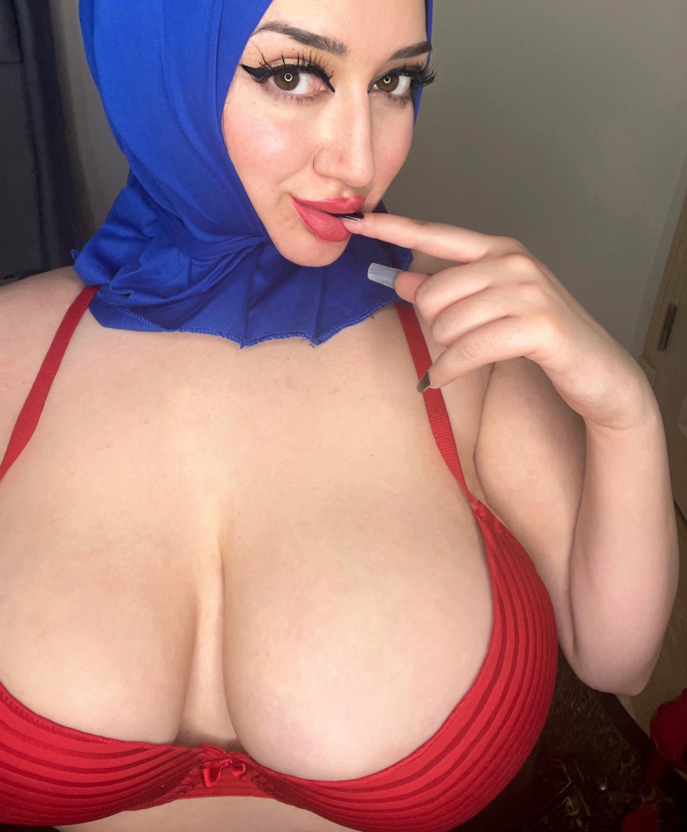 Bunda gorda turca Hijabi Derya