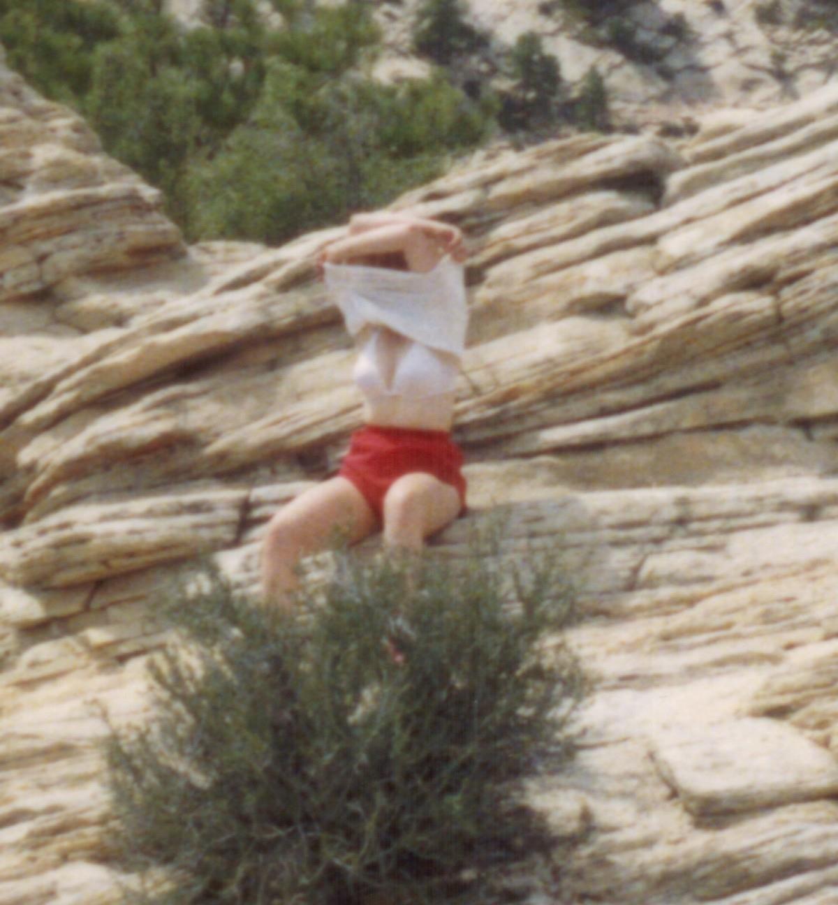 Kentrina se desnuda en el Parque Nacional Zion Angels Landing