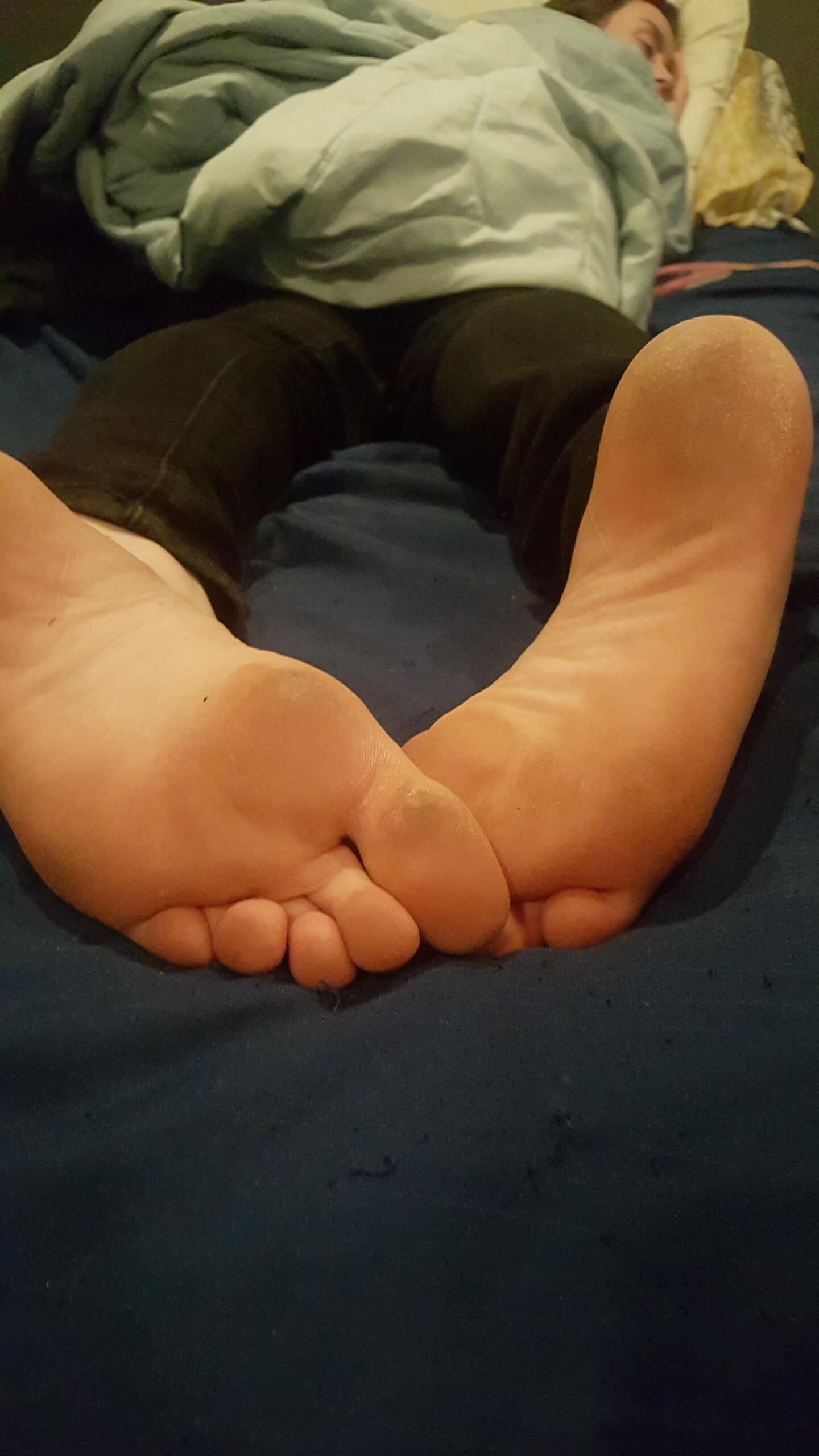 Teen Feet and Ass (plz comment)