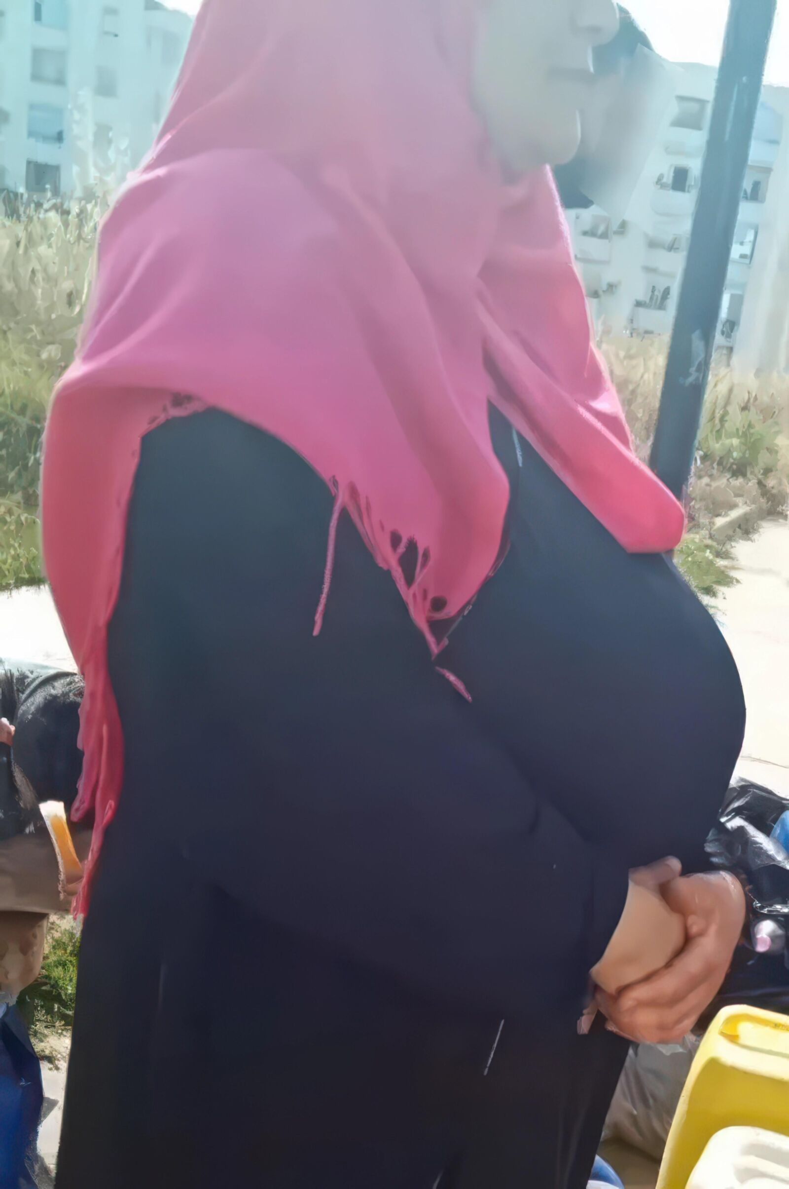 espiar a árabe hijab enormes tetas mamá en la calle