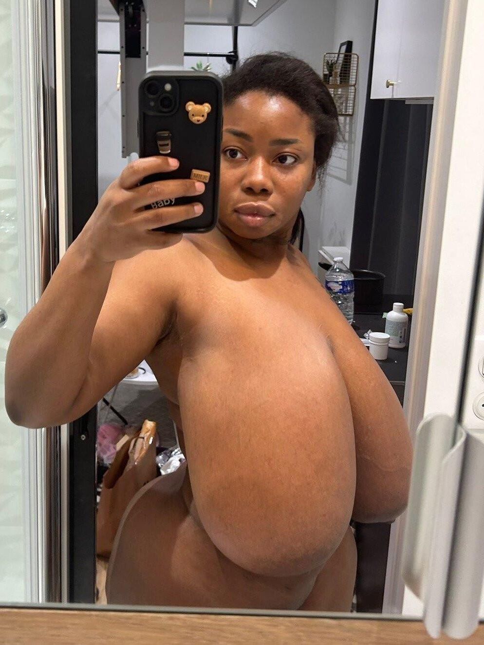 Mujer gordita negra