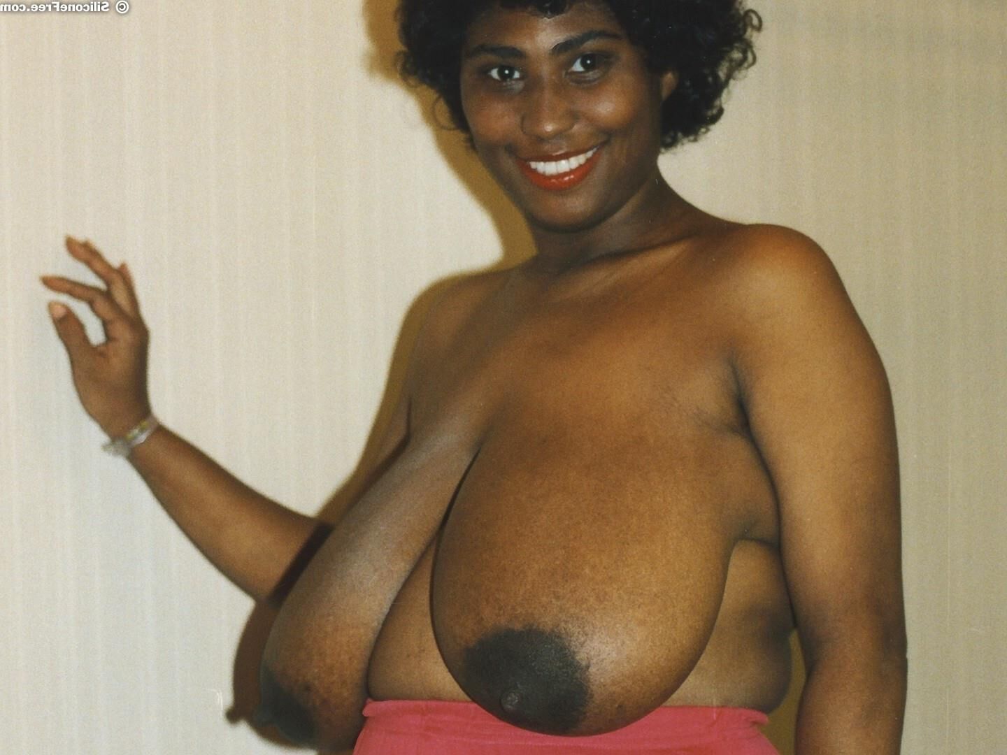 Cindy Busty Black Girl Squeezes Her Milk Laden Tits