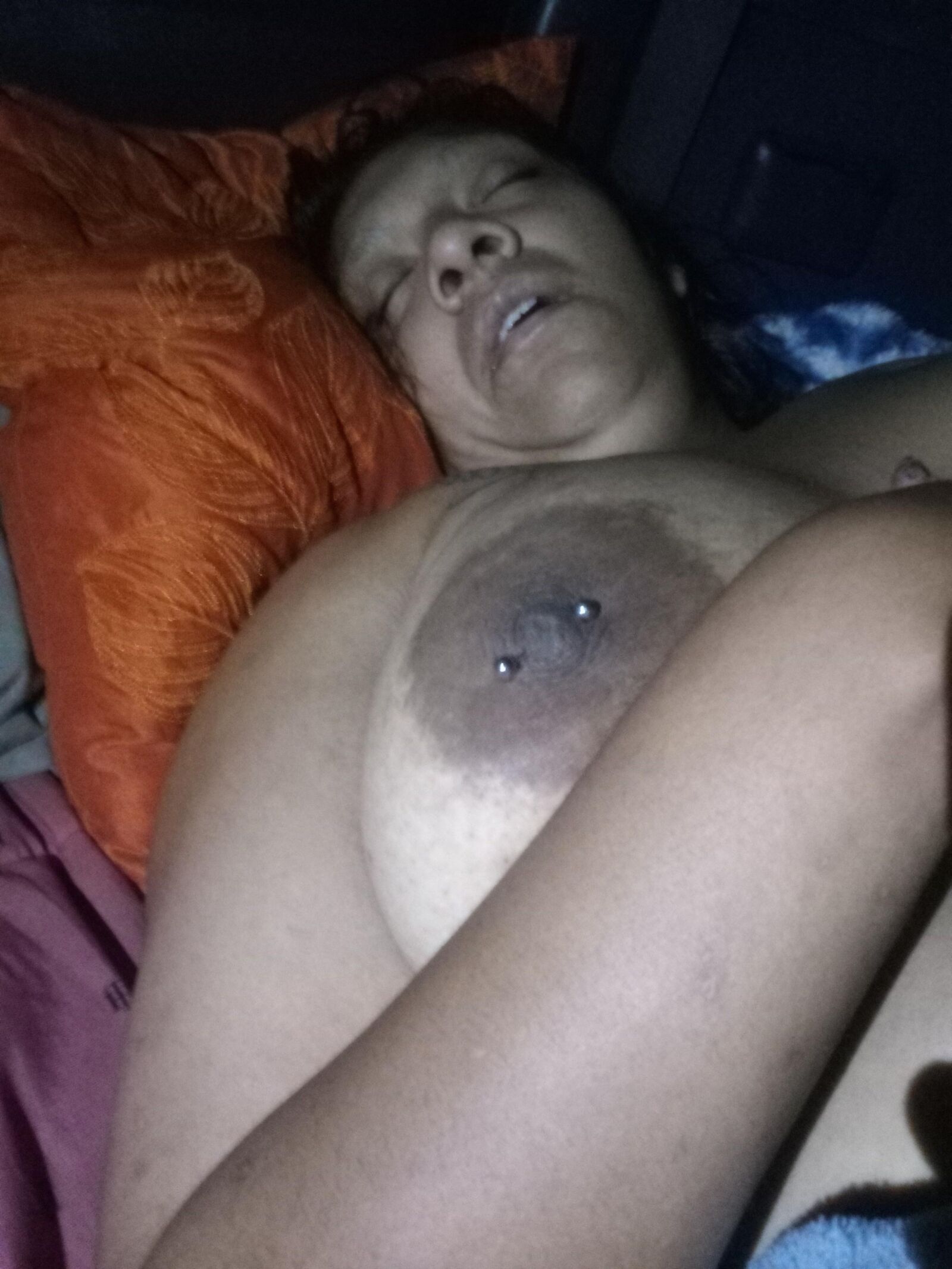 GOT SOME MORE CHINA LOCA PICS OF HER ASLEEP NAKED