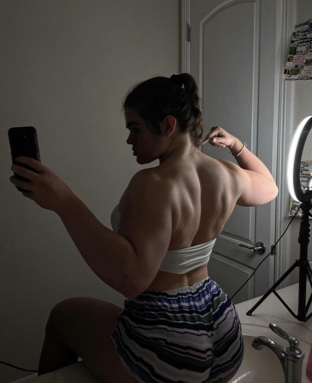 More Thicc Muscle Girls