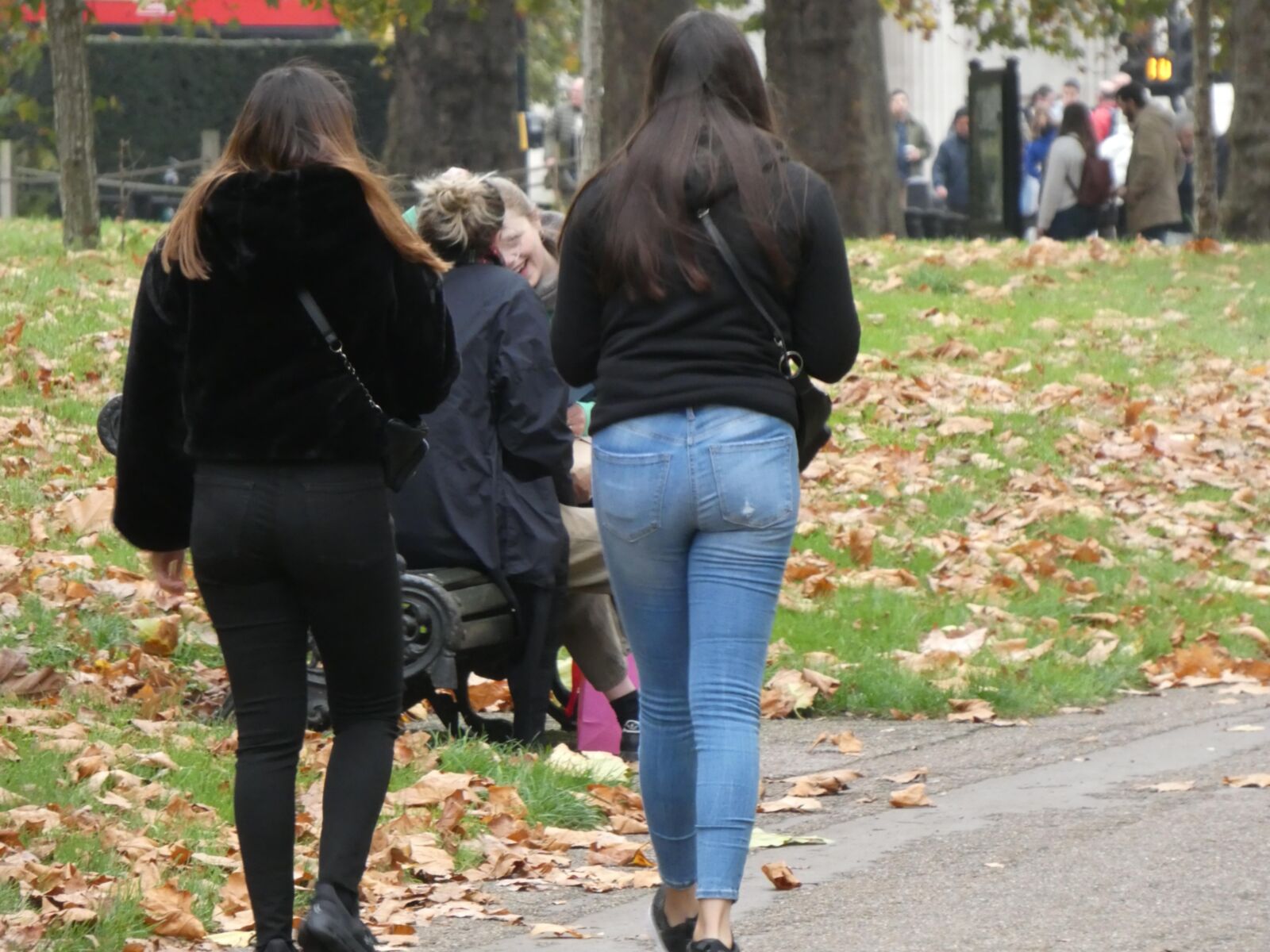 Hermosas chicas en jeans