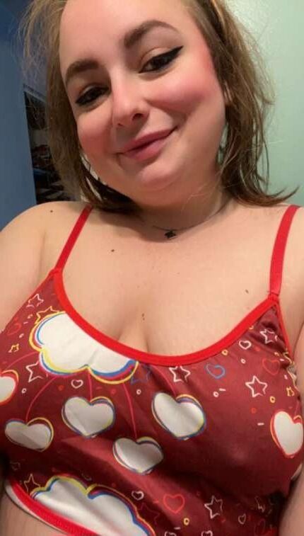 Cutie MILF gorda desesperada por atención