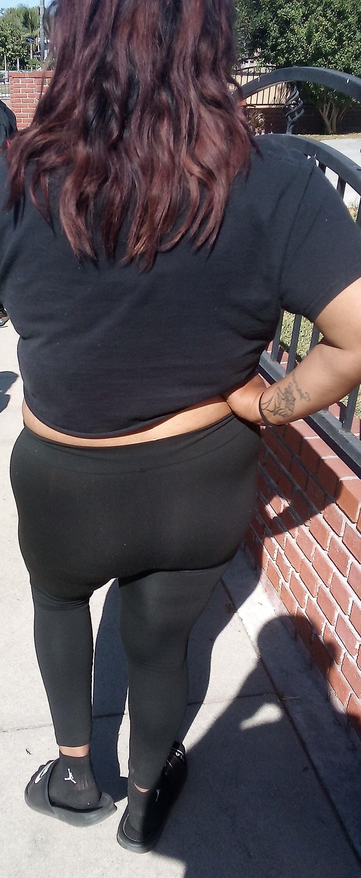 CHINA LOCAS FAT ASS IN LEGGINGS 