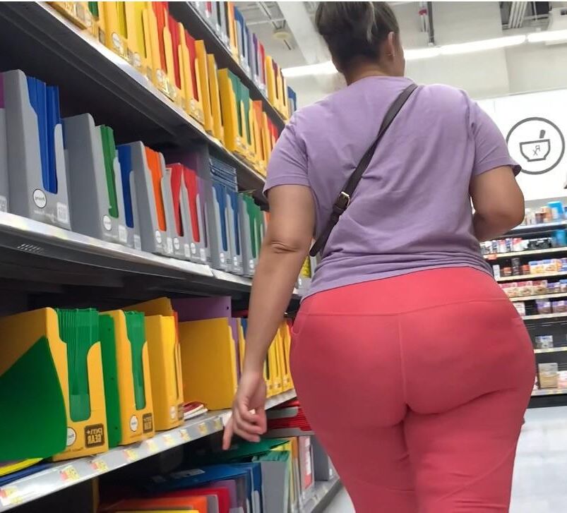 Candid Latina Milf Big Ass Tight Leggings