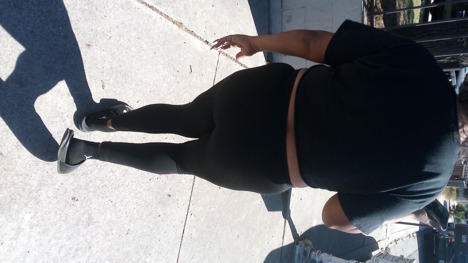 CHINA LOCAS FAT ASS IN LEGGINGS 