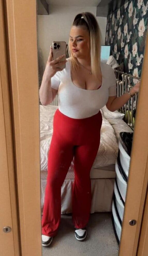 Rubia bimbo gordita chav enormes tetas