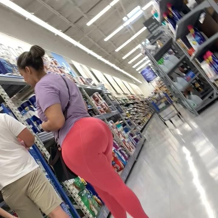 Candid Latina Milf Big Ass Tight Leggings