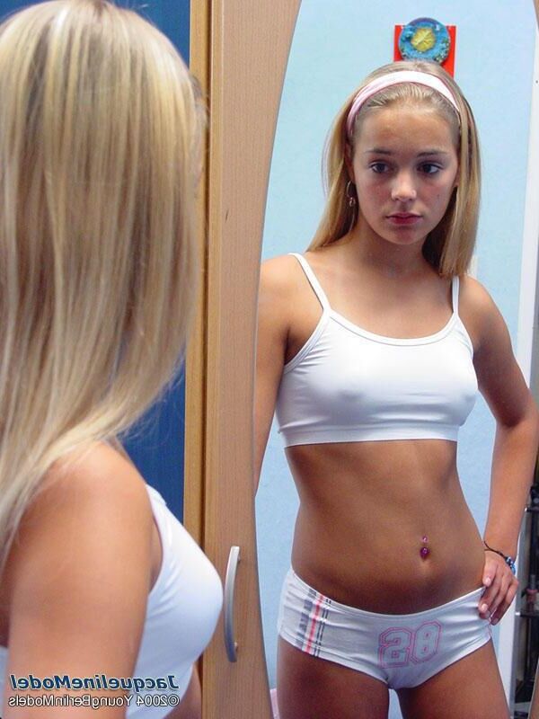 Sports bra pokies 