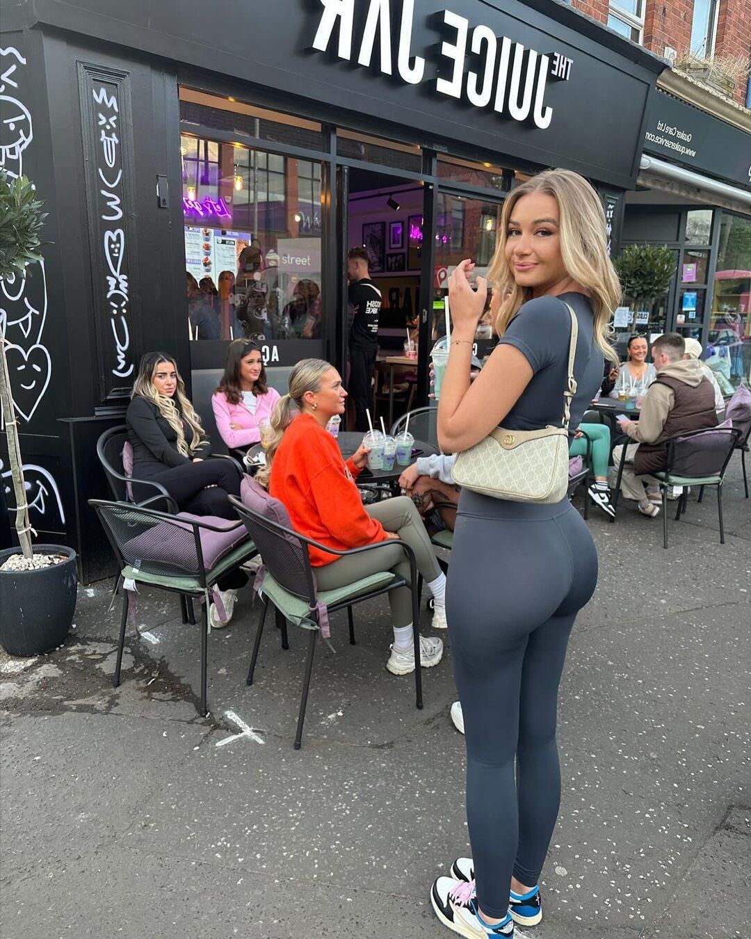 Sexy Girls in Leggings 