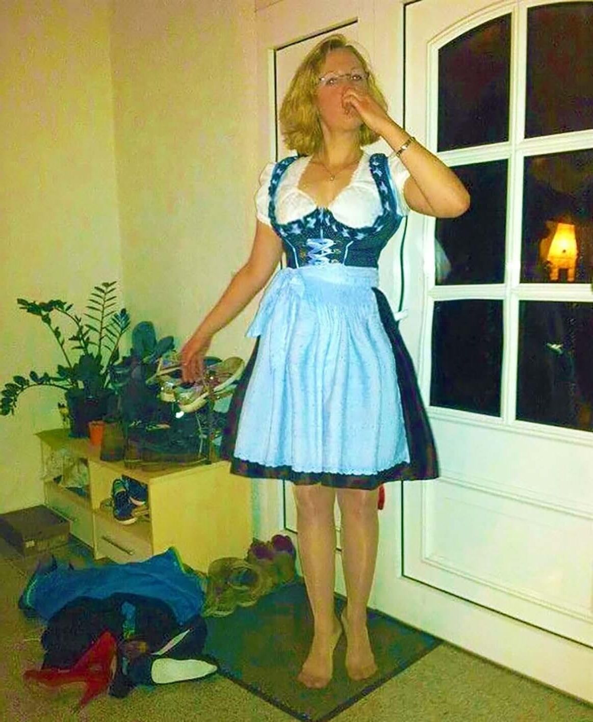 Fesche Madln im Dirndl zum Dreihundertneuzigste`n