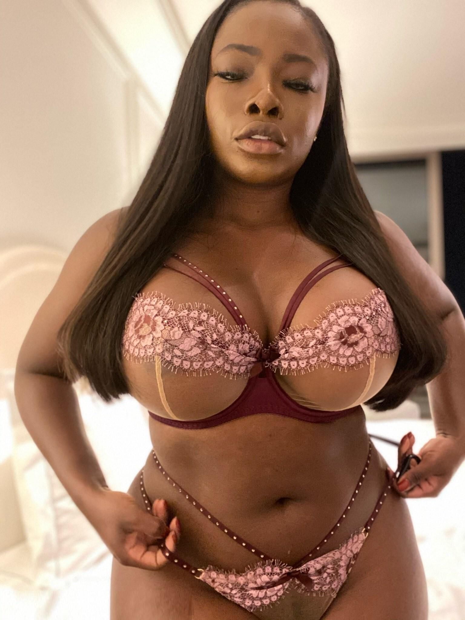 Juicy Ebony Isabelle And Her Magnificent Tits