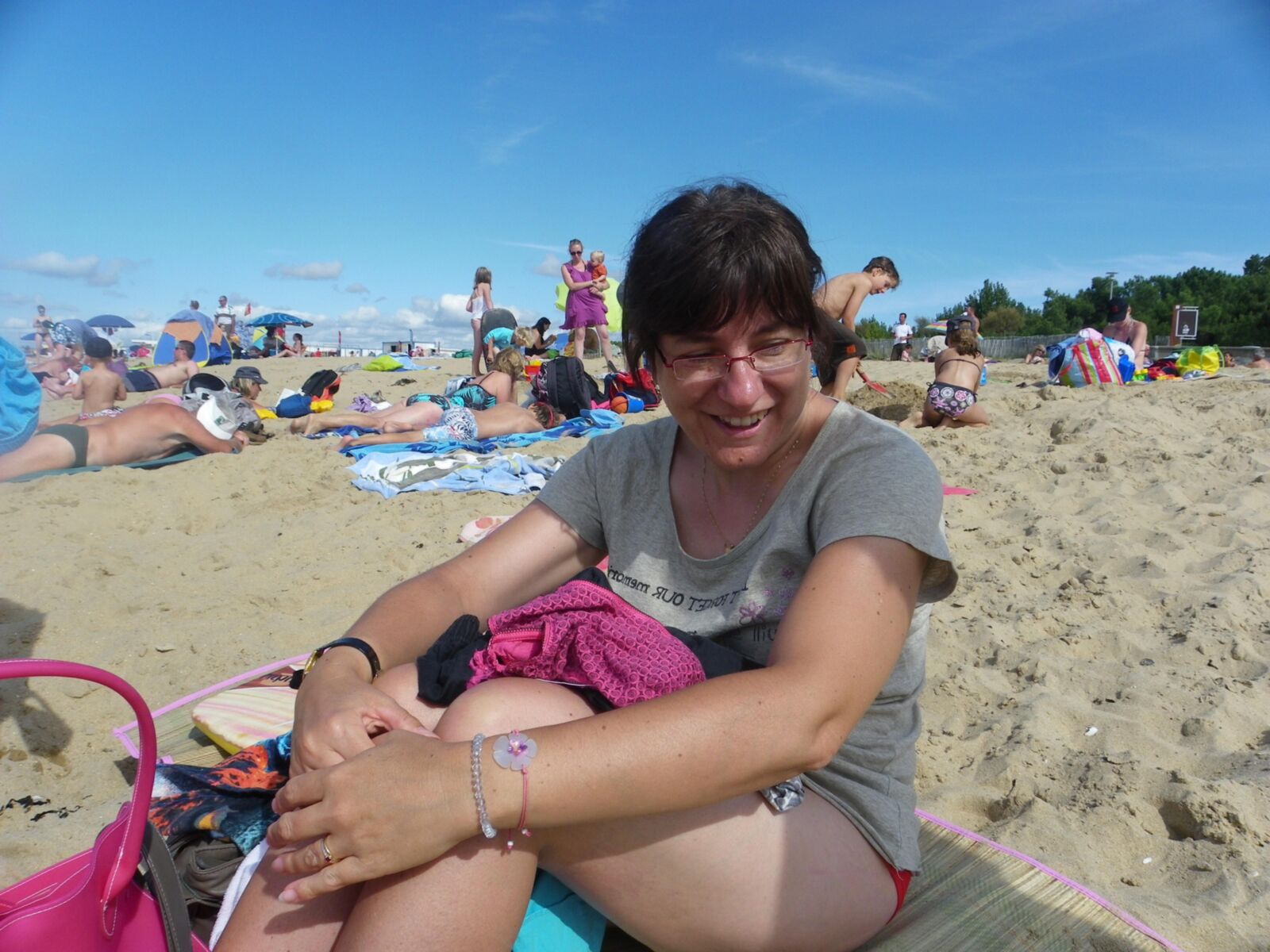 mujer fea en la playa