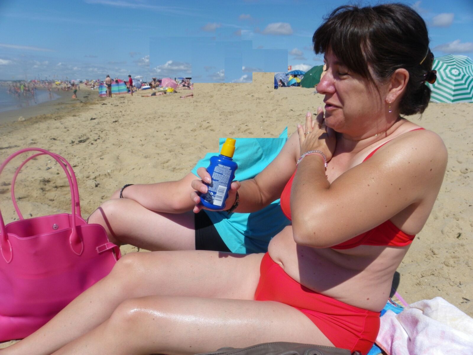 mujer fea en la playa