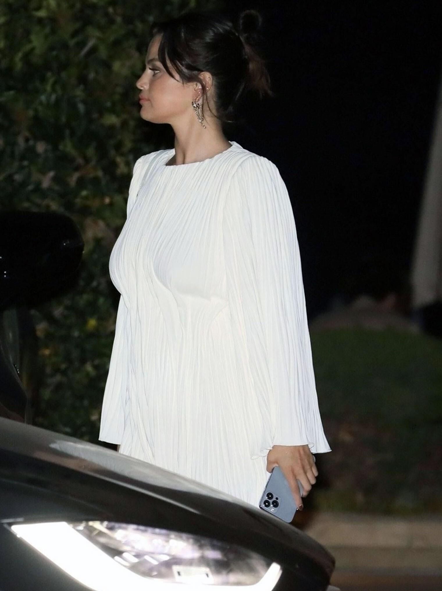 TPA Selena Gomez vestida sem roupa