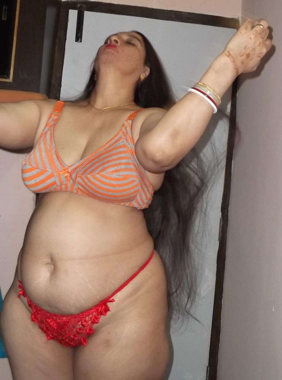 sexy aunty nagma