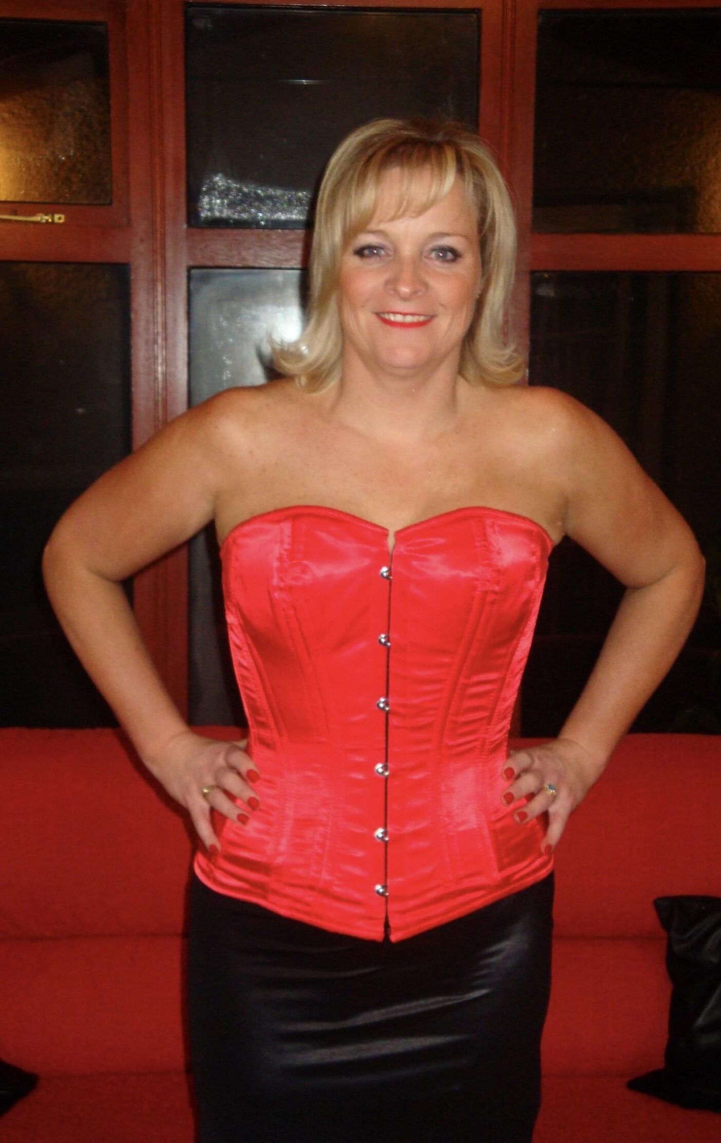 Blonde uk blonde MILF latex corset 