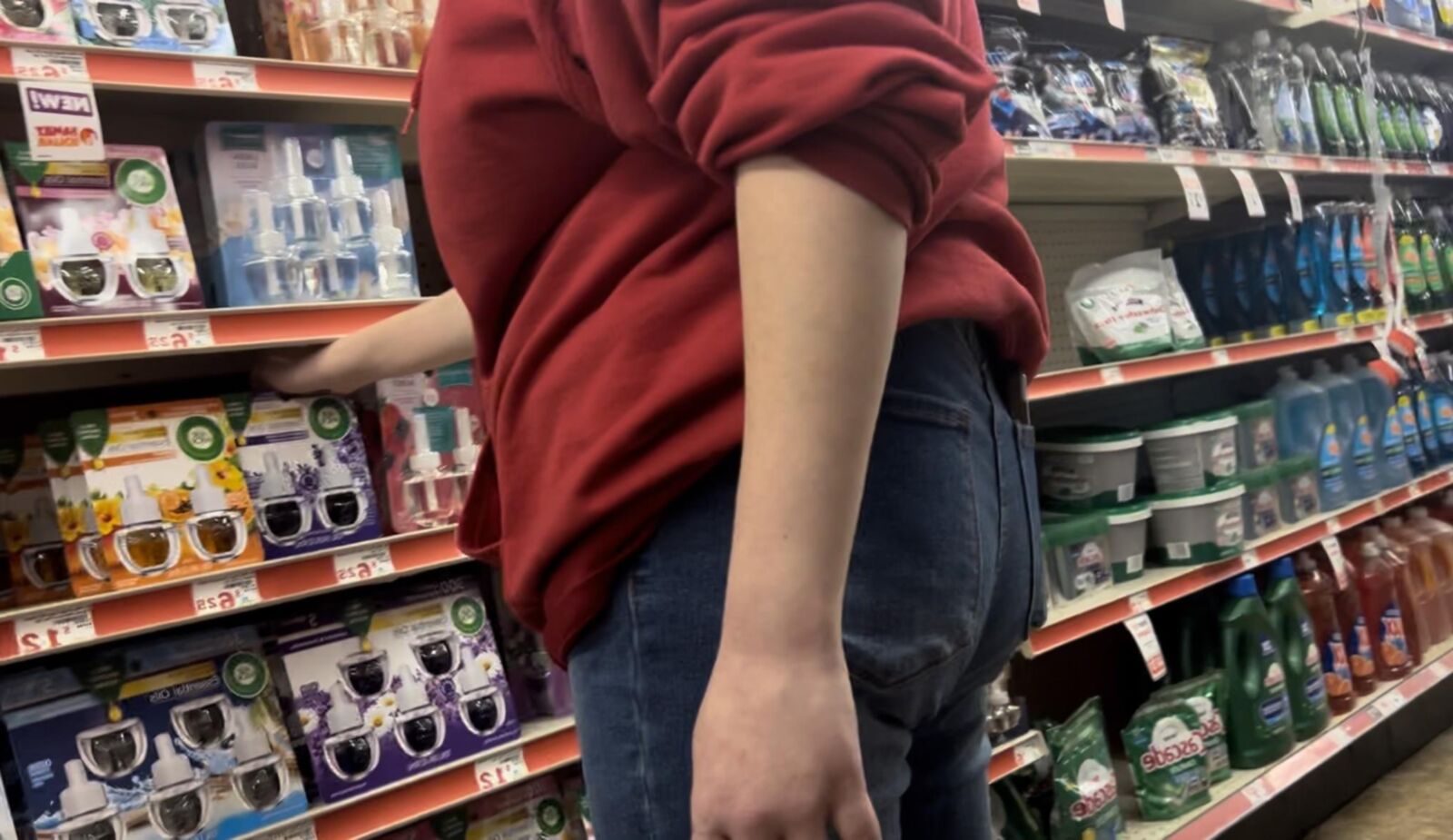 Chicas con botín pequeño vs grande al azar y sinceras en jeans