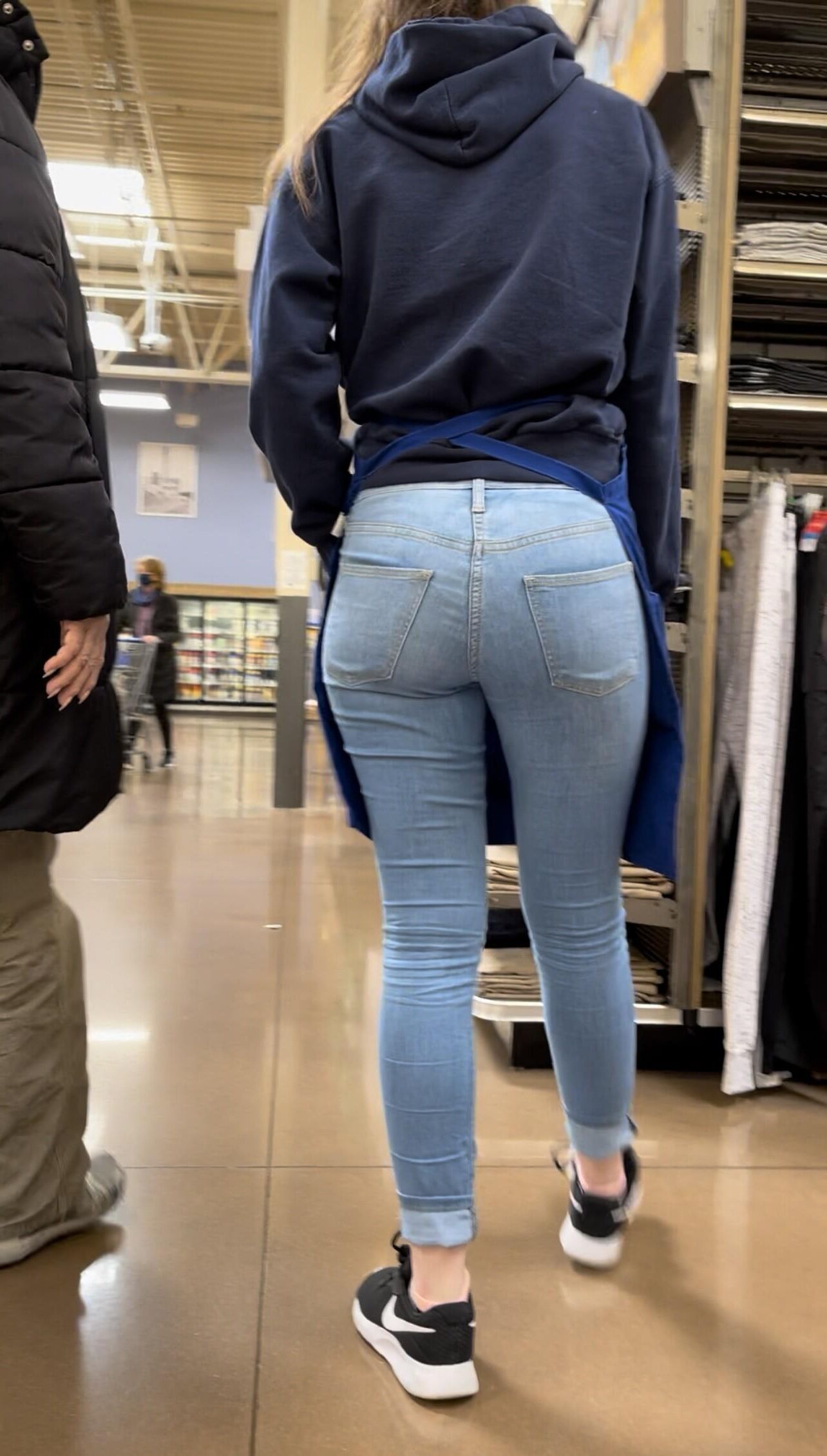 Random candid Little vs Big booty girls in jeans