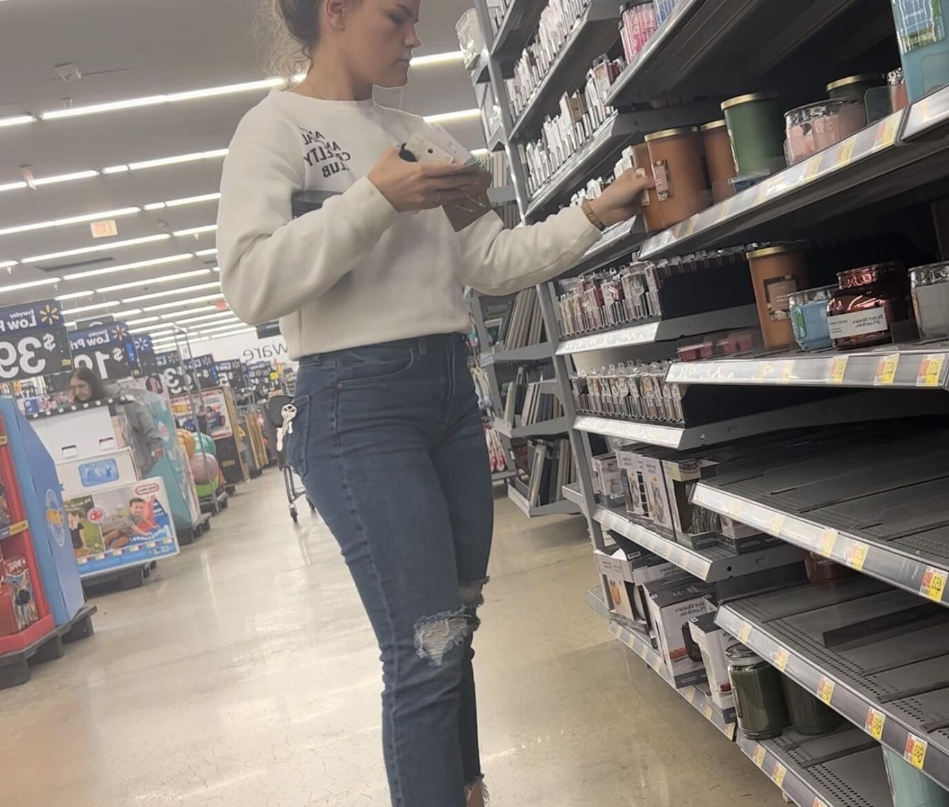 Random candid Little vs Big booty girls in jeans