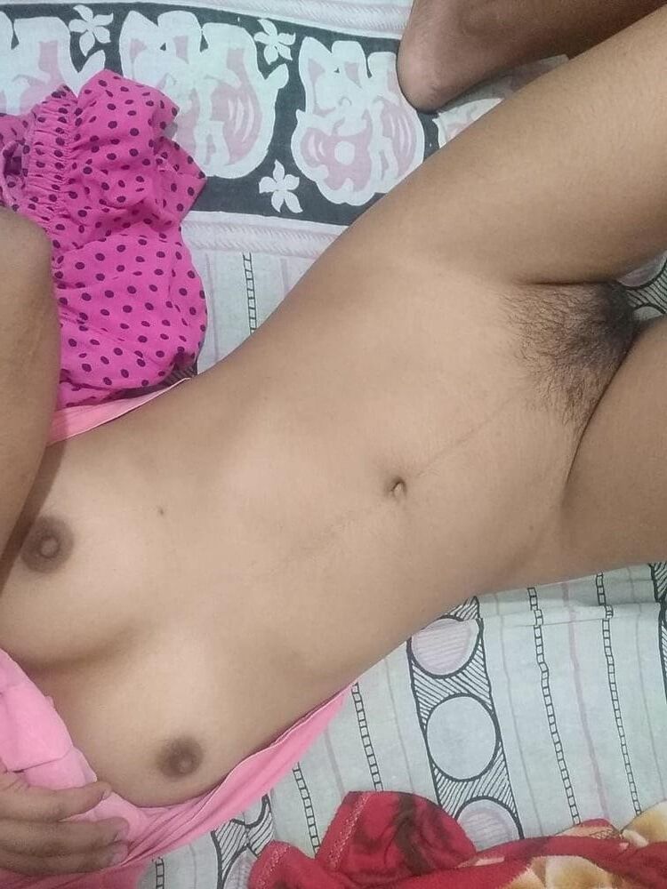 Desi girlfriend showing herself