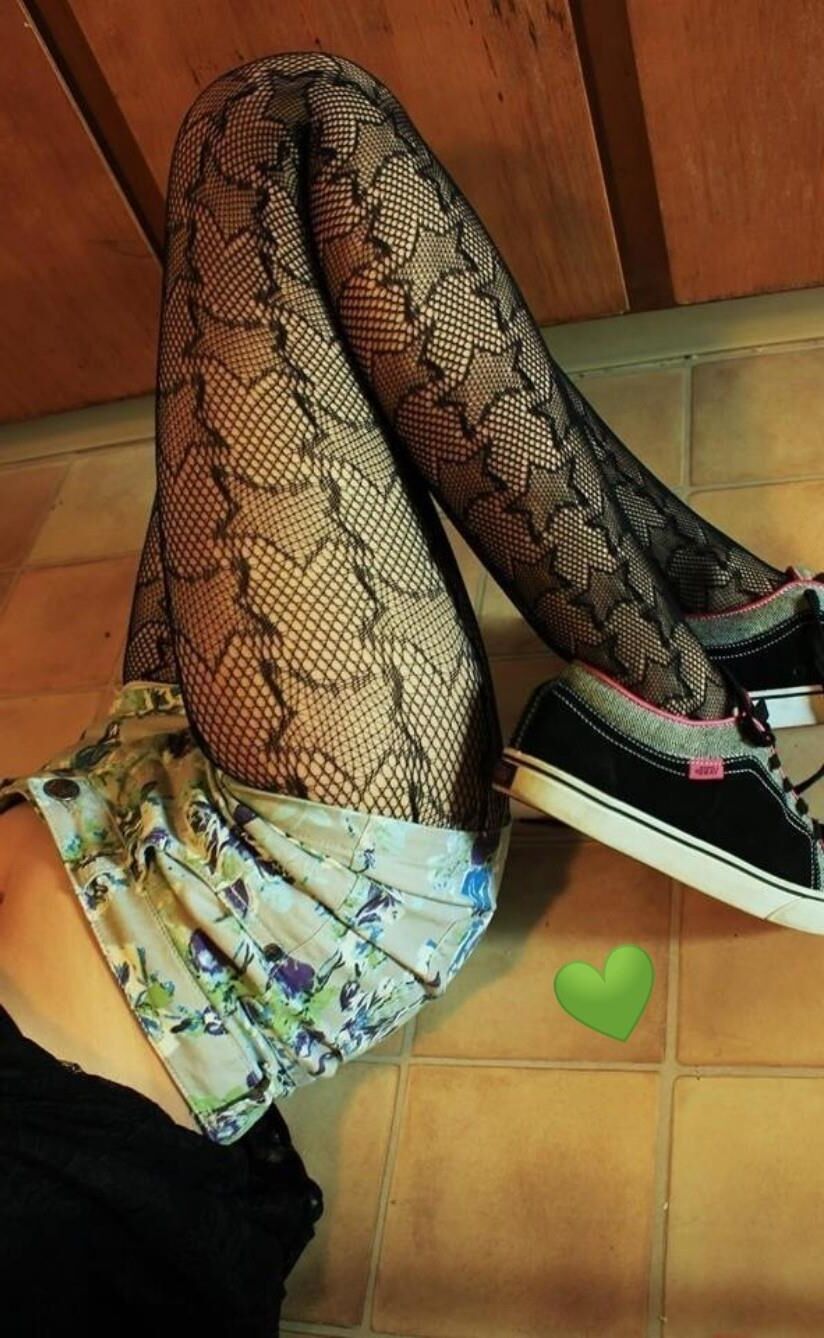 Meninas, usando Vans, sem nudez.