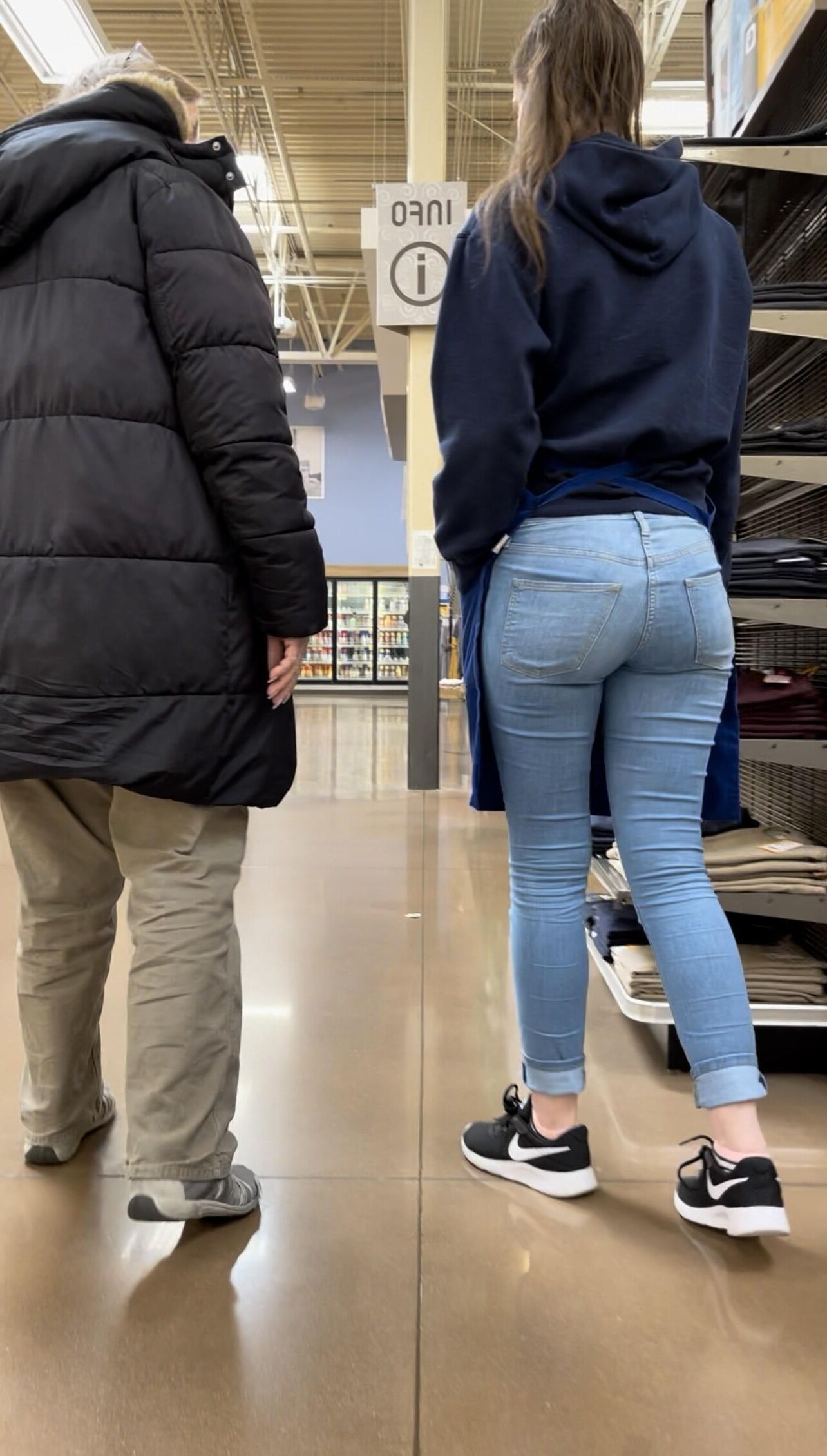 Random candid Little vs Big booty girls in jeans