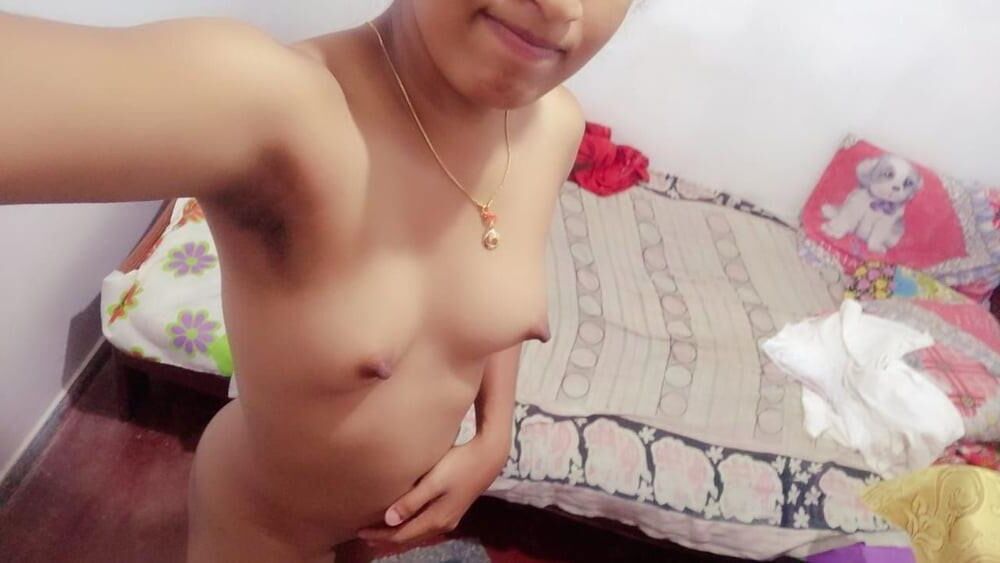 Desi girlfriend showing herself