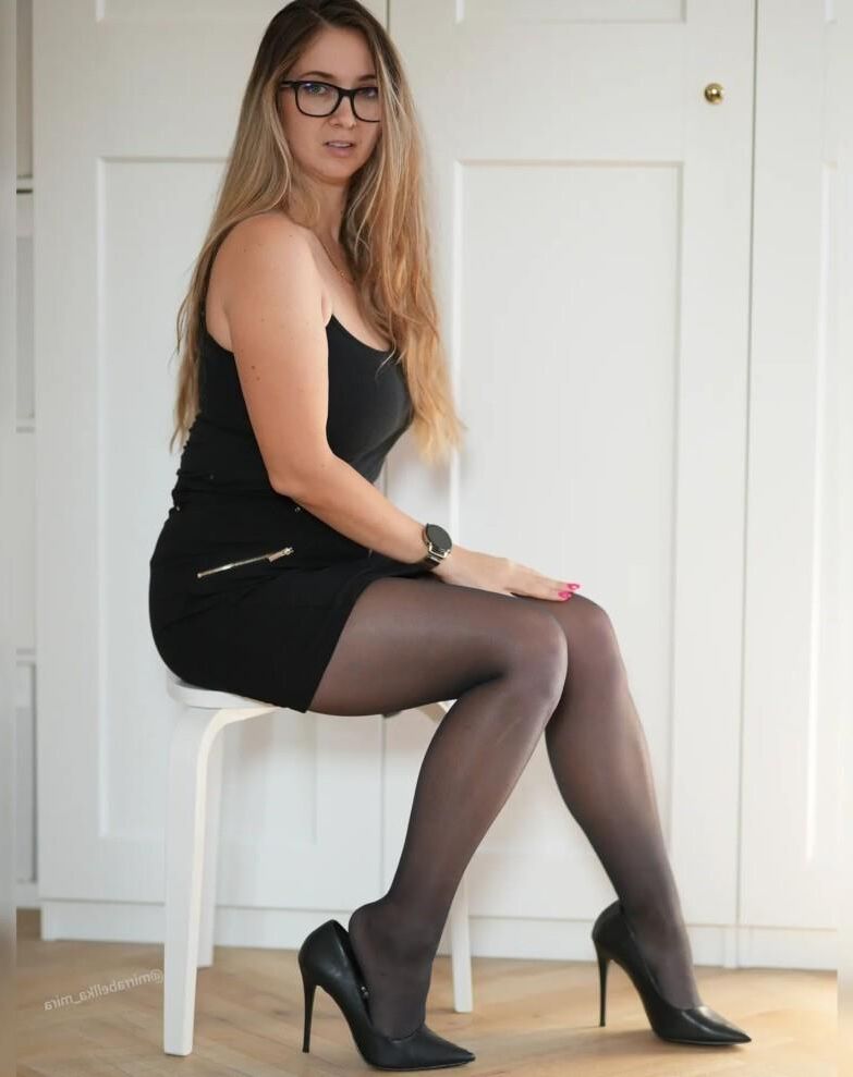 Mirra Belcia Wearing Tights ()