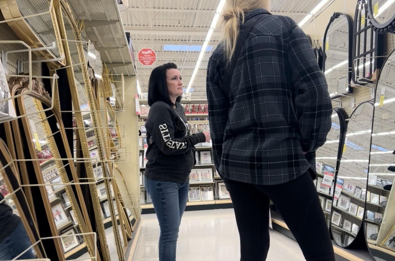 Random candid Little vs Big booty girls in jeans