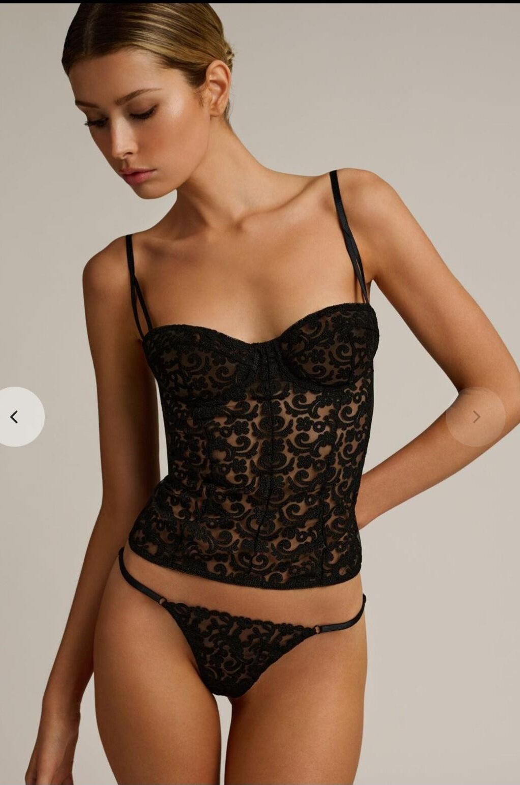 Mistura de lingerie e biquíni