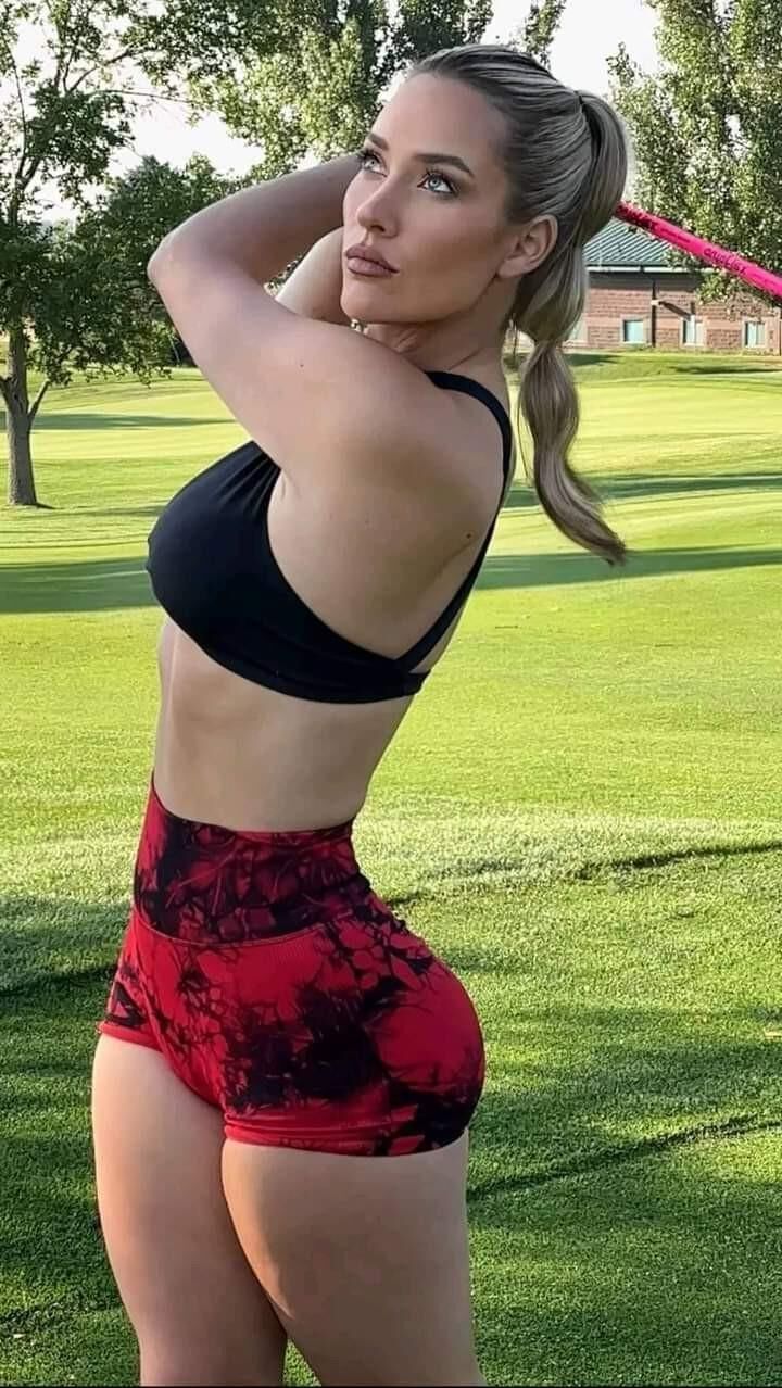 Paige Spiranac! Heiße blonde Golferin!