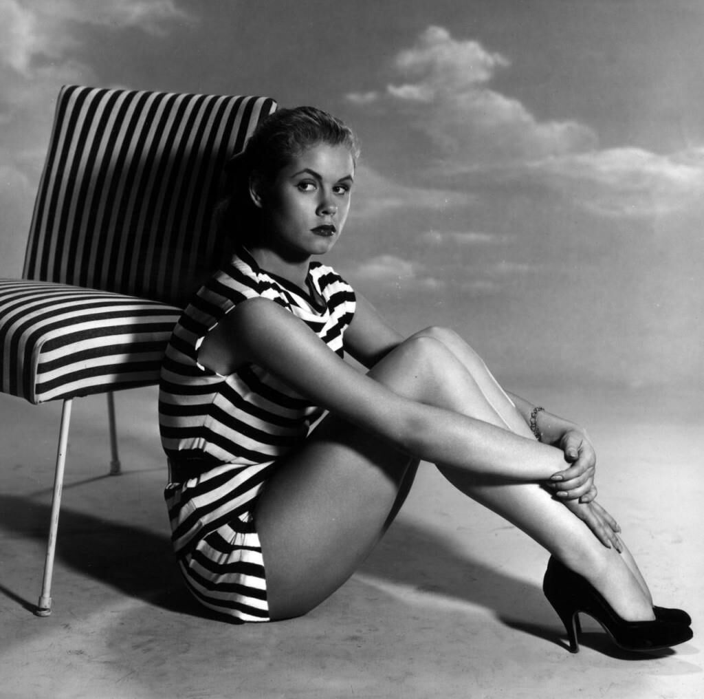 Nails Elizabeth Montgomery