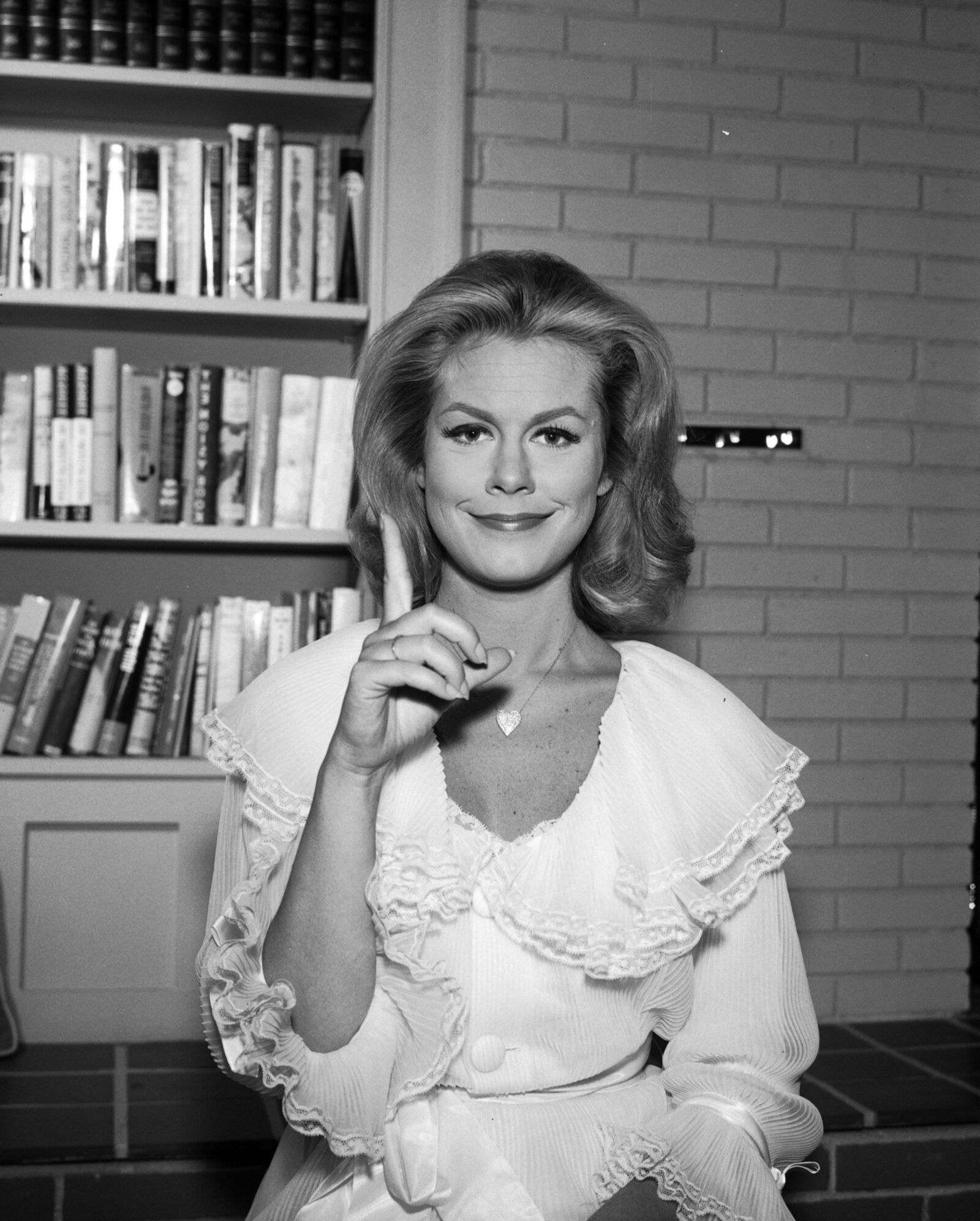 Nails Elizabeth Montgomery