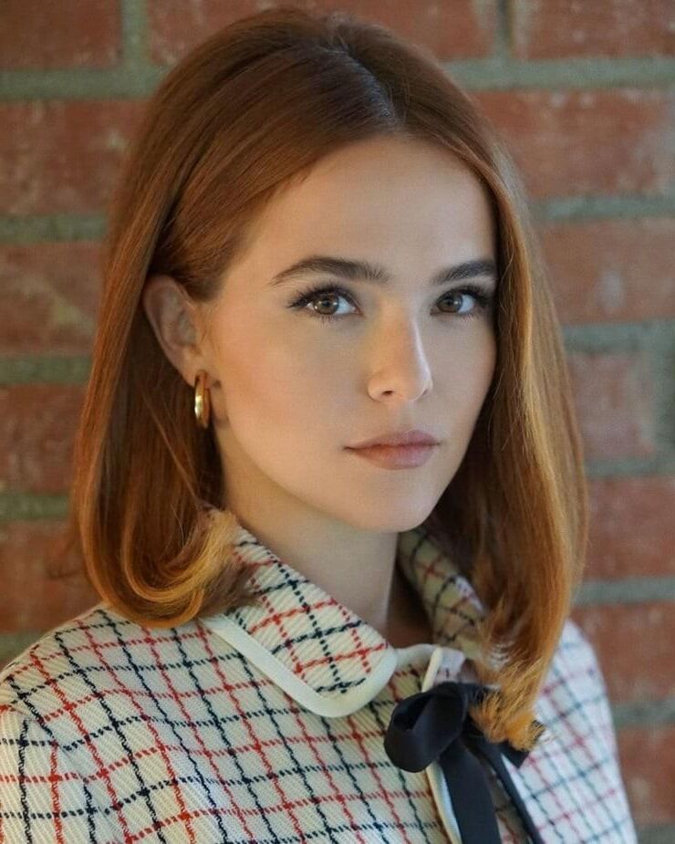 Zoey deutch so so sexy