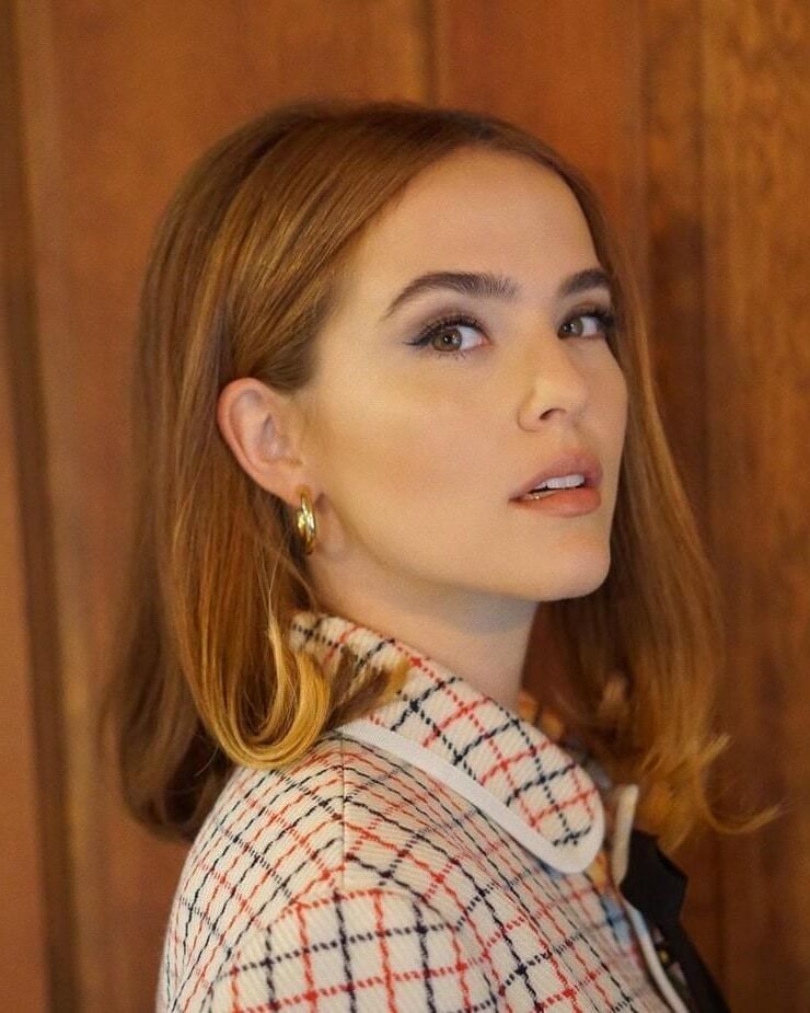 Zoey deutch so so sexy