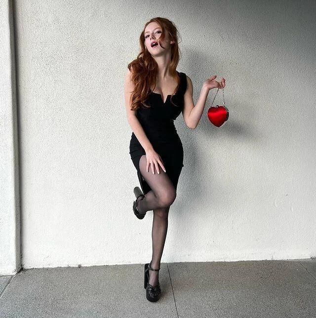 Francesca Capaldi jambes en collants