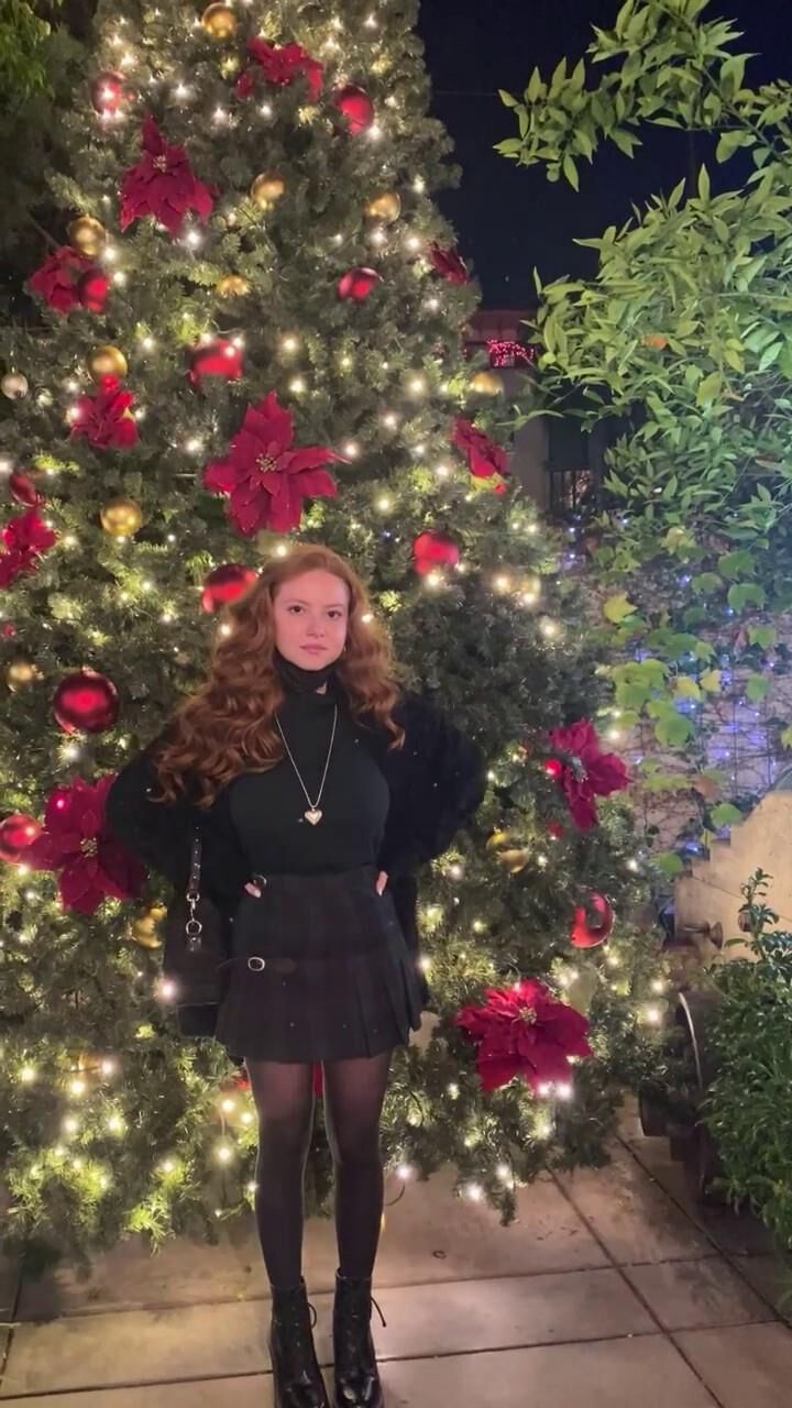 Francesca Capaldi jambes en collants