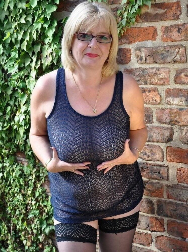 sexy non nude mature