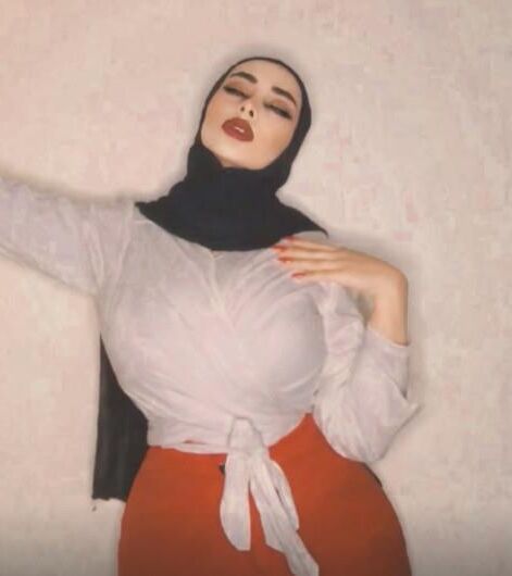 boshra_almanaseer horny hijab lady