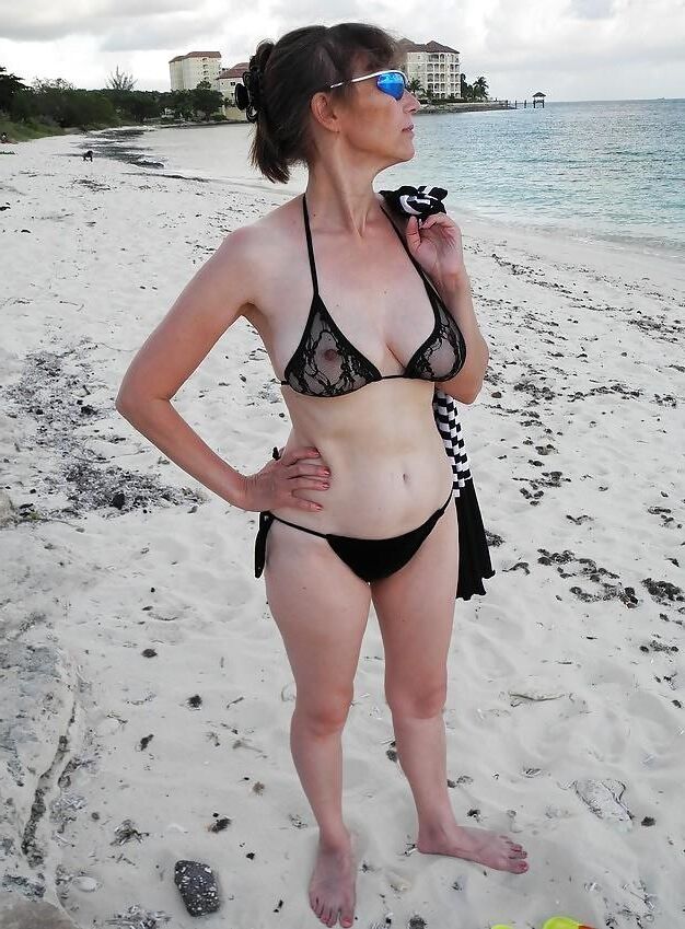 bikini aficionado