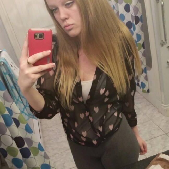 BBW Milf Kate (powerbootybabe) facesitting assworship selfie