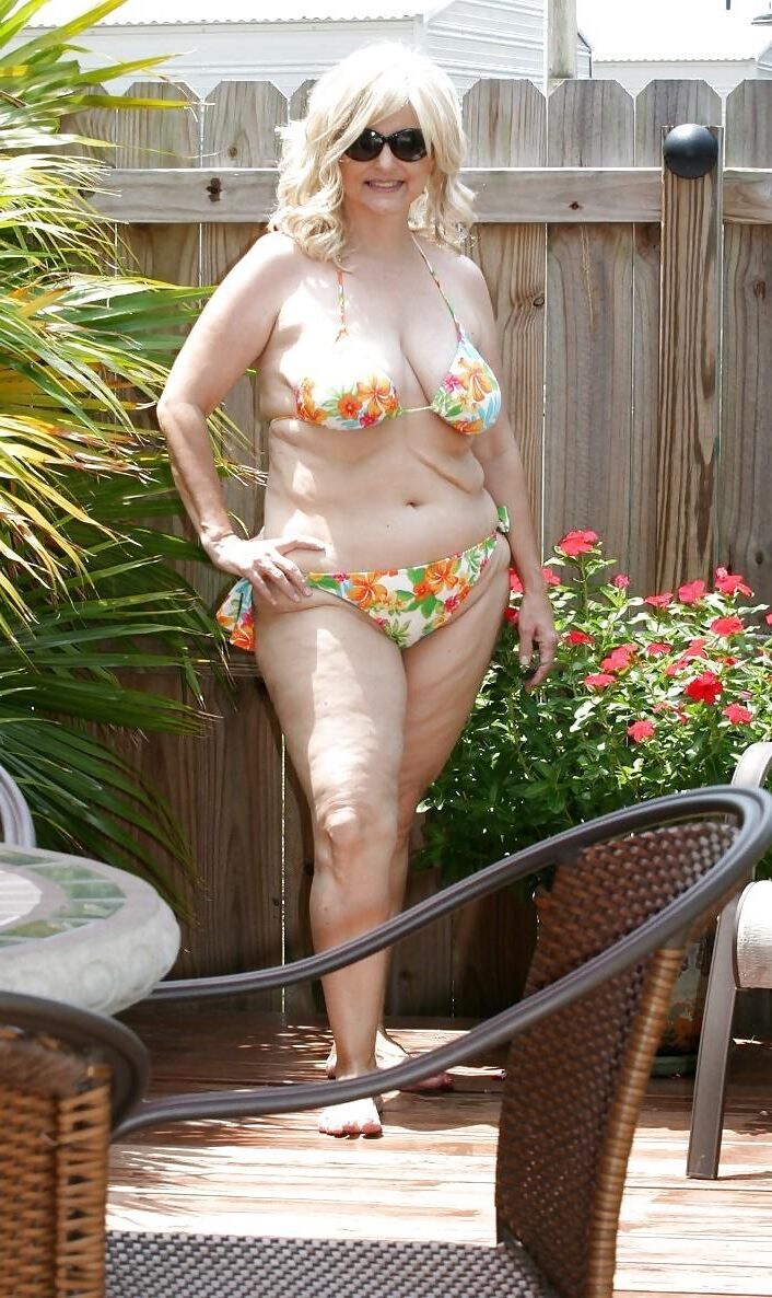 bikini aficionado