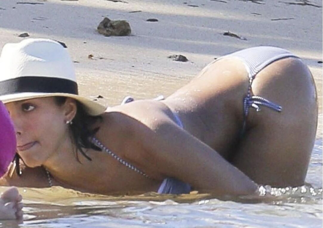 Jessica Alba beach bum